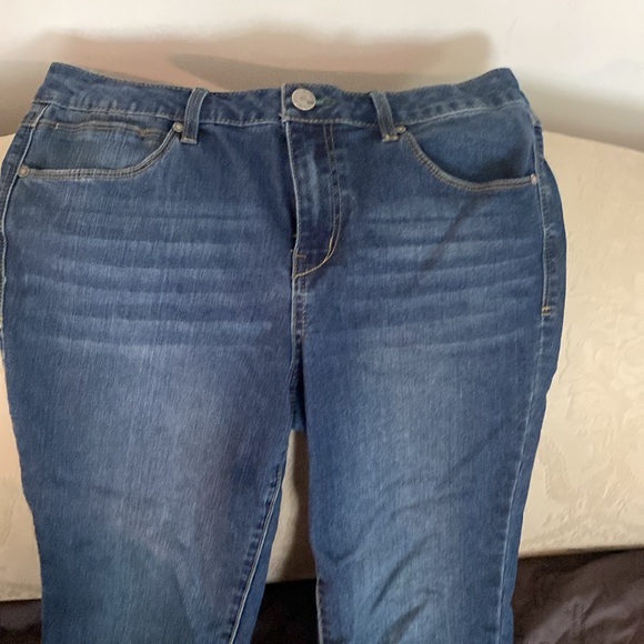 1822 Denim Blue Straight Ankle Jeans frayed bottom hem - Picture 4 of 5